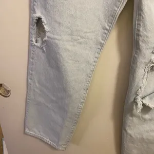 Levi’s Levis Womens Lt Blue Wash Denim Jeans 27 Ribcage Straight Ankle Distress thumbnail 4