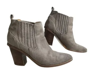 Nine West Boots Womens Size 8.5 Gray Faux Suede Ankle Heel Booties Western Rodeo thumbnail 1