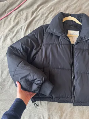 Hollister Black Cropped Puffer Jacket thumbnail 4