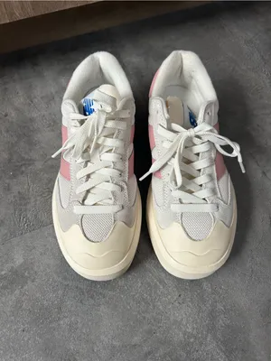 New Balance CT302 Platform Sneakers Anthropologie Size 8 Pink thumbnail 6