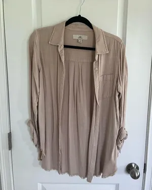 TJ Maxx Linen Button Down  thumbnail 1
