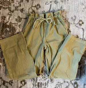 Universal Threads Paper Bag Waist Green Pants thumbnail 1