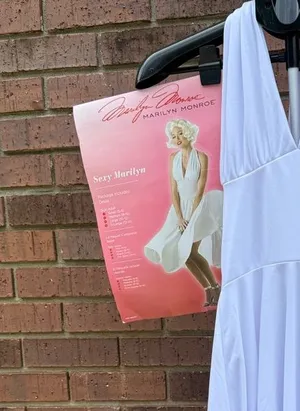 Marilyn Monroe Costume White Dress Hollywood Deluxe Small 6/8 Halloween New Sexy thumbnail 1