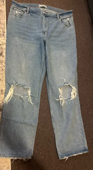 Abercrombie & Fitch The 90’s Straight Ultra High Rise Distressed jeans woman’s size 18R/34 thumbnail 1
