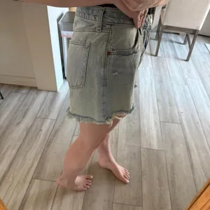 Universal Threads Women's Blue Shorts thumbnail 3