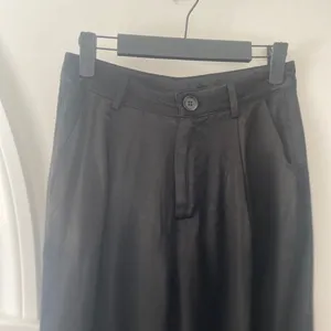 Le Lis Wide Leg Satin Pants High Rise Dress Trousers Black Womens S Going out thumbnail 4