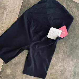 Isabel Maternity by Ingrid & Isabel Over Belly Bermuda Maternity Jean Shorts thumbnail 12
