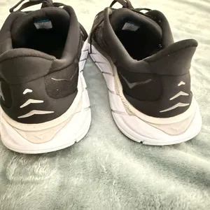 - Hoka One One Arahi 6 Black White Women Size 10B thumbnail 4