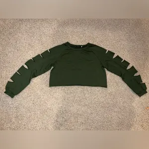 Dark Green Long Sleeve Crop Top thumbnail 2