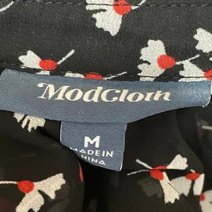 Modcloth Women's Black Floral Long Sleeve Sheer Button Down Shirt Top Size M thumbnail 4