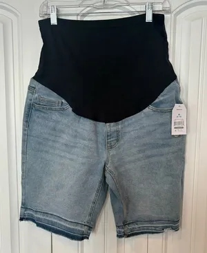 Time and Tru Light Wash Denim Bermuda Maternity‎ Shorts Size Medium thumbnail 1
