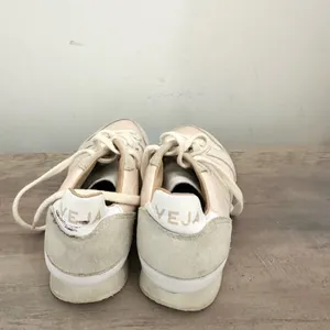 Veja bastille holiday quartz pink athletic size 5 shoe workout thumbnail 2