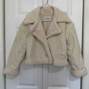 Hollister Sherpa Lined Faux Suede Cream Crop Jacket thumbnail 2