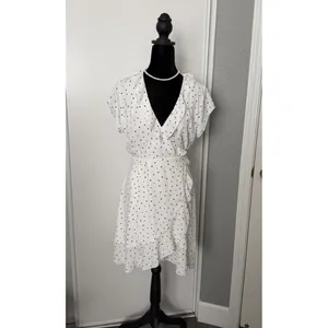 Aritzia Sunday Best Savoy Wrap Dress White Black Heart Print Ruffle Mini Size 6 thumbnail 2