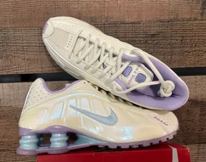 Nike Women’s Shox Shoes thumbnail 1