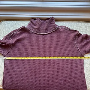 True Craft Mock Turtleneck Waffle Top with Raw Edged Trim in Maroon Size M thumbnail 8