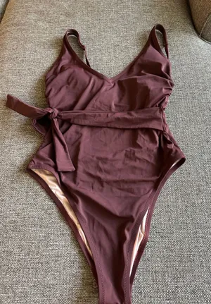 Shade‎ & Shore Womens Burgundy Wrap Tie Waist One Piece Swimsuit Size L EUC thumbnail 1