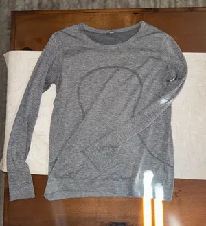Lululemon Long Sleeve thumbnail 1