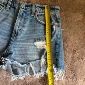 Abercrombie & Fitch Curve Love Mid Rise Mom Shorts Distressed Blue 25 0 thumbnail 6