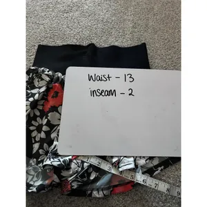 Free People C8623 Tuxedo‎ Daisy Print Athletic Shorts Black Red Size L thumbnail 4