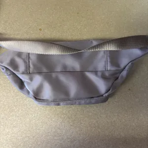 ❤️SOLD❤️Alo Lavender Explorer Outdoor Yoga Hiking Travel Crossbody Fanny Pack thumbnail 2