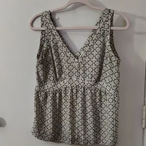LOFT V-Neck Peplum Geometric Mosaic Print Top 4P Petite Boho Balletcore Classic thumbnail 5