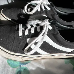 Time and Tru Black and White Athletic Shoes 7.5 Memory Foam thumbnail 3