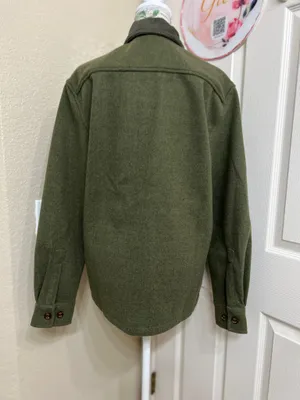Common People olive green button thumbnail 3
