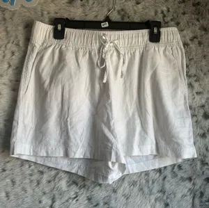 62. Gap med linen Euc shorts thumbnail 1