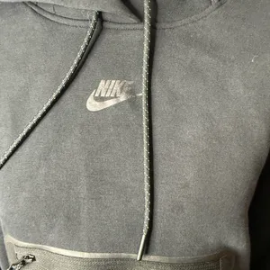 Nike women’s NSW tech fleece oversized crop sweatshirt medium thumbnail 8