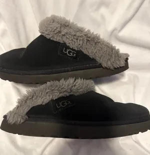 🔥 UGG Cluggete Slippers Black Grey Sz 7 with wear inside great outside thumbnail 1