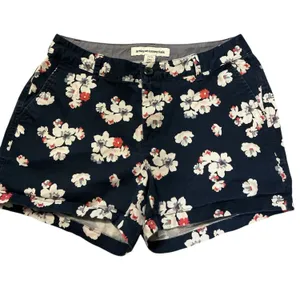 Amazon Essentials Floral Chino Shorts thumbnail 1