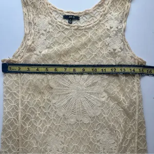 Anthropologie Elegant Cream Lace Sleeveless Top thumbnail 7