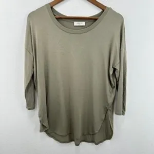 Aritzia Babaton Tunic Top Sage Green 3/4 Sleeve Round Neck‎ Casual Relaxed Chic thumbnail 7