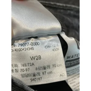 Y2K Levi’s Mom Jeans Black Button Fly -80s Style– Size 28 thumbnail 7