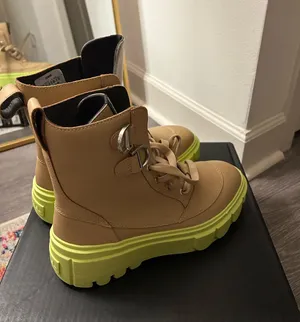 Sorel Boots thumbnail 1