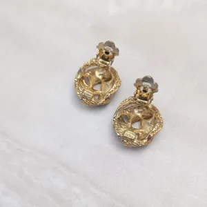 Vintage Clip On Earrings Gold Tone Patterned Knot Design - Fair Condition thumbnail 8