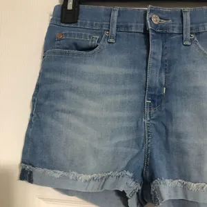 Denizen Levi’s cut off cuffed jean shorts women’s 26” waist high rise shortie‎ thumbnail 6