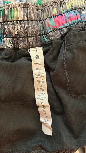 Lululemon Shorts Hotty Hot 2.5" thumbnail 2