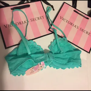 New - SALE 🎈🎈NEW 32B VS PINK Date Bra unlined thumbnail 4