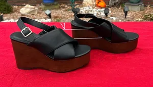 Universal Threads Women's Naomi Wood Wedge Heels with Memory Foam Insole - size 8 thumbnail 1