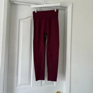 Halara Burgundy Wine Red Seamless Leggings 7/8 High Waisted Smooth S thumbnail 2