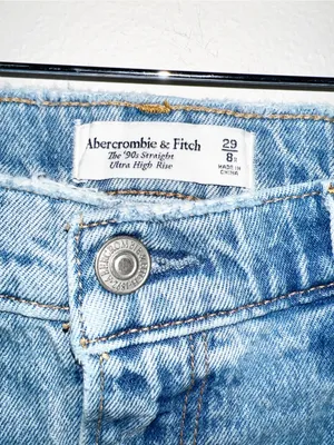 Abercrombie & Fitch The 90’s Straight High-Rise Distressed Curve Love Denim thumbnail 6
