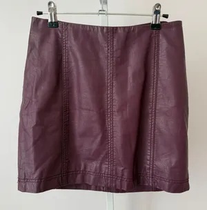 Free People sz 4 Purple‎ Faux Vegan Leather Mini Skirt Moto Plum Party Boho thumbnail 1