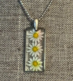 Vintage lucite painted daisies pendant necklace thumbnail 3