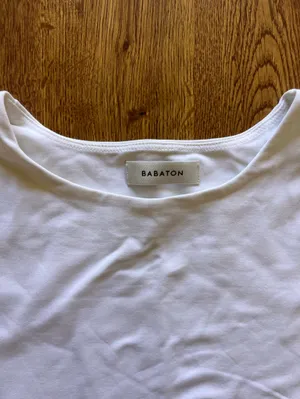 Aritzia babaton cropped top thumbnail 2