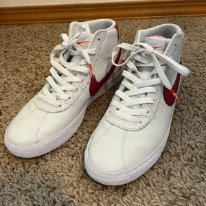 Sneakers thumbnail 1