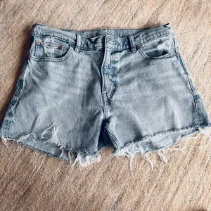American Eagle Outfitters Light Blue Denim Frayed Hem Women's Shorts thumbnail 3