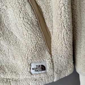 The‎ North Face sz S cream fleece jacket thumbnail 5