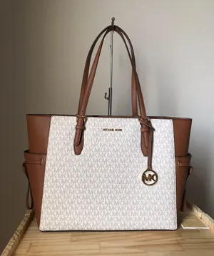 Michael Kors Purse thumbnail 1